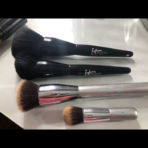 IT makeup Brush set